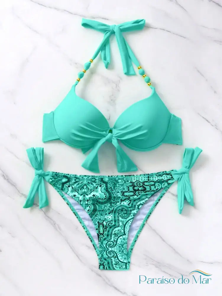 Biquíni com Top Halter e Calcinha Estampada Paisley
