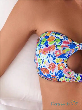 Biquíni Bandeau Floral com Detalhe de Recorte Frontal