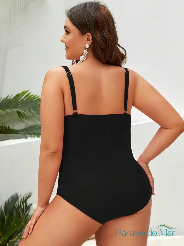 Maiô Plus Size de uma Peça com Detalhe Transpassado Push Up