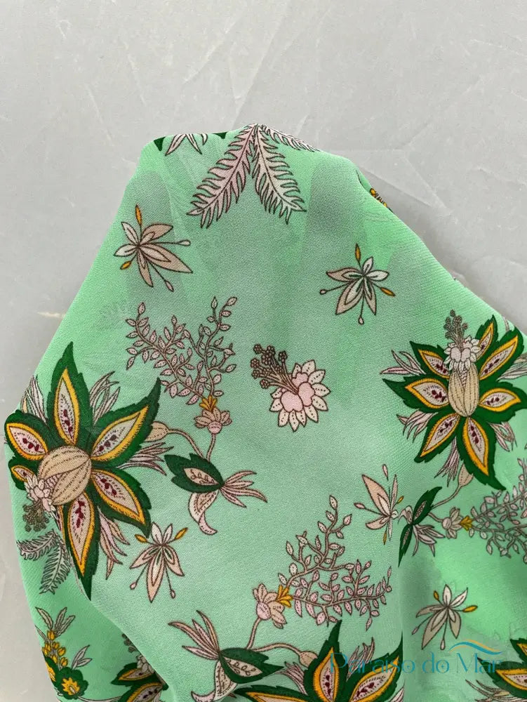 Saída de Praia Kimono com Estampa Floral e Barra de Franjas