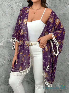 Saída de Praia Kimono com Estampa Floral e Barra de Franjas