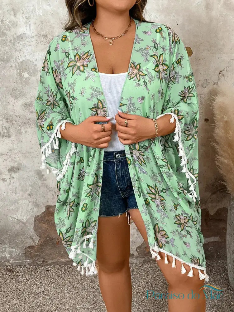 Saída de Praia Kimono com Estampa Floral e Barra de Franjas