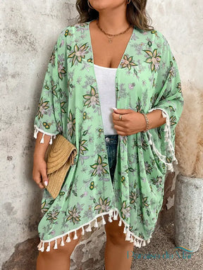 Saída de Praia Kimono com Estampa Floral e Barra de Franjas Verde Menta / P